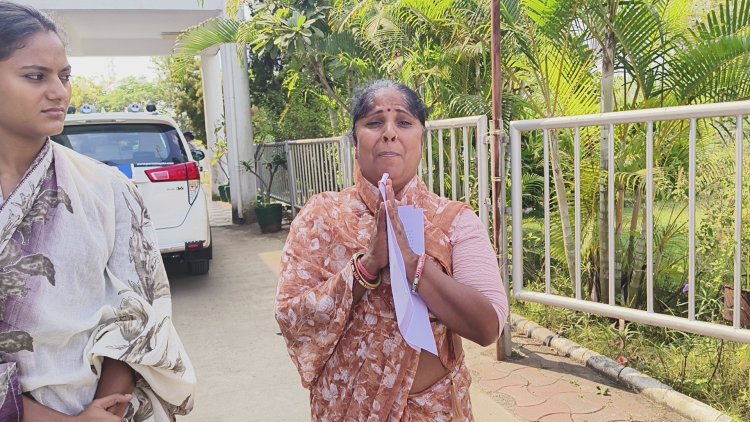 दिवाली के दिन दहशतगर्दी के वो पल, महिला ने रोते हुए बताई आपबीती, बदमाशों ने घर के बाहर फटाखे फोड़ते हुए तोड़फोड़ कर मारपीट की फटाखा फोड़ने पर पुलिस कार्यवाही के दो अलग रंग, एक में दबाव में कार्यवाही तो दूसरे में ढ़िलपोल, फरियादी महिला बेटी के साथ पहुंची एसपी कार्यालय