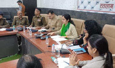 राजस्व एवं पुलिस अधिकारियों की संयुक्त मासिक समीक्षा बैठक संपन्न -सडक दुर्घटना रोकने के लिए ब्लेक स्पाट का पुलिस एवं राजस्व अधिकारी संयुक्त भ्रमण करें - कलेक्टर