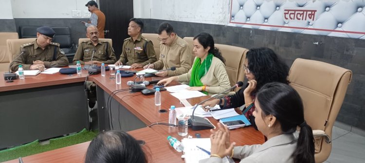 राजस्व एवं पुलिस अधिकारियों की संयुक्त मासिक समीक्षा बैठक संपन्न -सडक दुर्घटना रोकने के लिए ब्लेक स्पाट का पुलिस एवं राजस्व अधिकारी संयुक्त भ्रमण करें - कलेक्टर