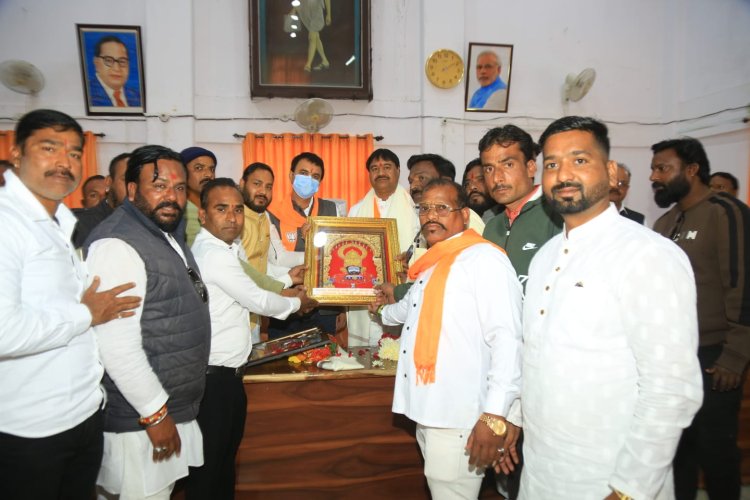 राज्य सफाई कर्मचारी आयोग अध्यक्ष का रतलाम में कई संगठनो ने स्वागत किया, प्रतिभावान विद्यार्थियों को सम्मान दिया