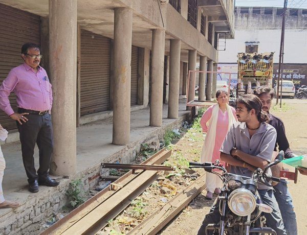 आपदा में अवसर तलाश रहे थे अल्पा गैस कंपनी के कर्मचारी, 2 हजार में ब्लेक हो रही थी गैस टंकी, अंशुल इंडेन पर जिला प्रशासन ने दी दबिश