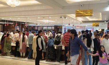 अक्षय तृतीया पर डी.पी. ज्वेलर्स ने ग्राहको को दिया डिज़ाइनर, वेडिंग, नेचुरल डायमंड, ट्रेडिशनल, एंटीक और पोल्की ज्वेलरी का लेटेस्ट कलेक्शन, बना खरीदी का भरोसेमंद डेस्टिनेशन, ग्राहकों में दिखा उत्साह...