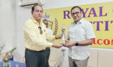 रॉयल कॉलेज में वरिष्ठ IAS राहुल जैन ने विद्यार्थियों को दिए सफलता के मूल मंत्र....रोजगार, स्वरोजगार, एवं आध्यात्म विषय पर विद्यार्थियों से संवाद किया