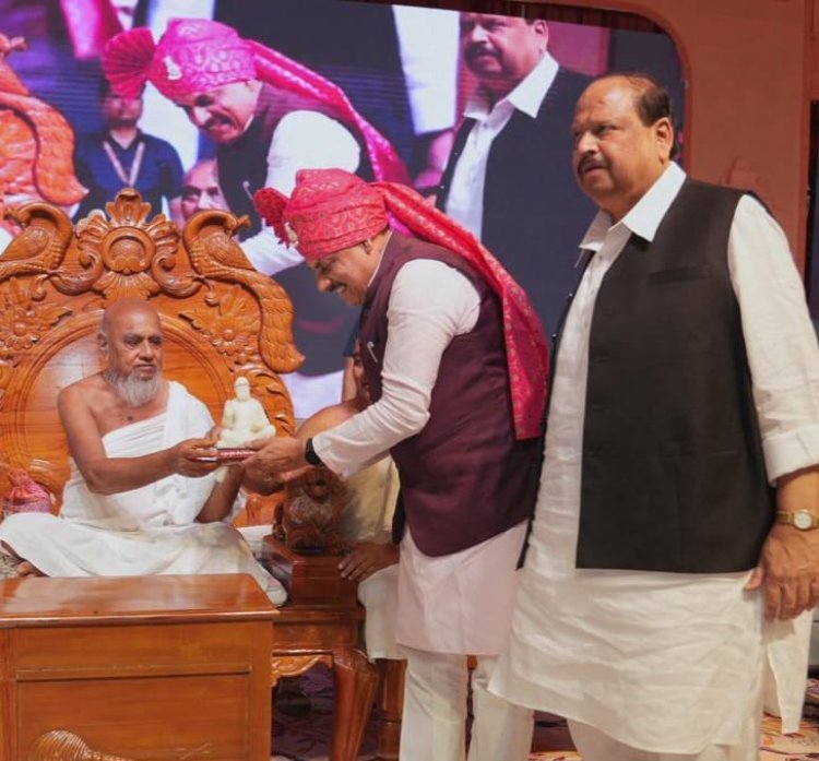 मोहन खेड़ा तीर्थ में मुख्यमंत्री डॉ. मोहन यादव ने लिया आचार्य श्रीमद विजय नित्य सेन सूरीश्वर जी से आशीर्वाद 