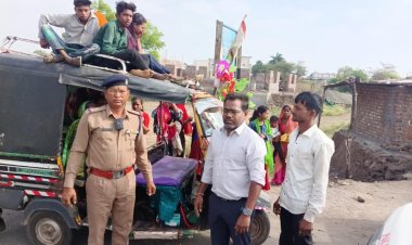 ओवरलोड वाहनों के खिलाफ आरटीओं ने की कार्रवाई, यातायात थाने पर खड़ा करवाया