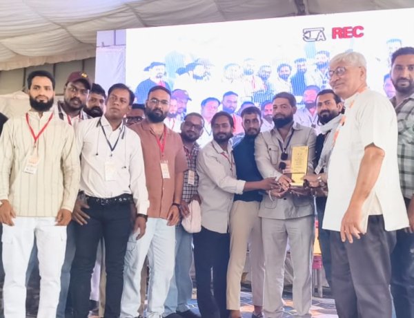 मानवाधिकारों के लिए उत्कृष्ट कार्य करने पर APCR रतलाम के जिला अध्यक्ष ज़ुबैर बरकाती भोपाल में सम्मानित