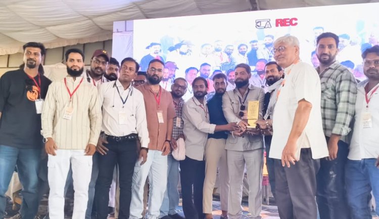 मानवाधिकारों के लिए उत्कृष्ट कार्य करने पर APCR रतलाम के जिला अध्यक्ष ज़ुबैर बरकाती भोपाल में सम्मानित