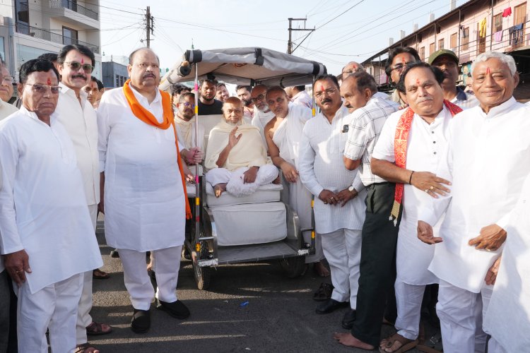 चेतन्य काश्यप जैसे गुरूभक्त मिल जाए, तो अनेक अच्छे काम हो सकते है- नित्यसेन सूरीश्वरजी गच्छाधिपति श्रीमद विजय नित्यसेन सूरीश्वरजी का पदार्पण कैबिनेट मंत्री चेतन्य काश्यप के निवास पर हुई गहुली