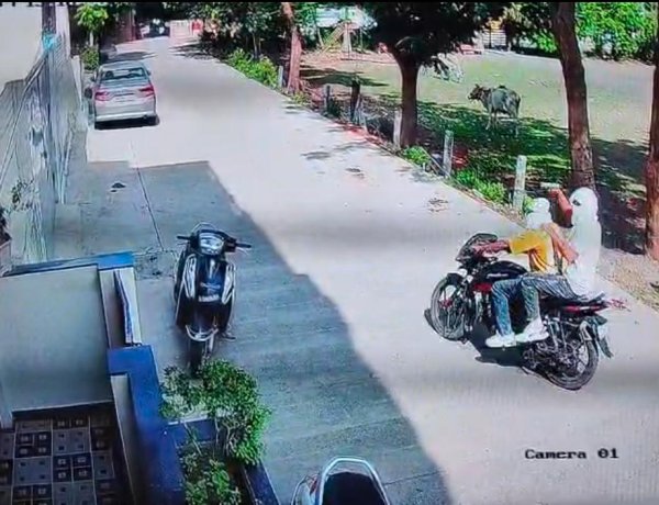 15 दिन तक धमकाते रहे, फिर सराफा व्यापारी के घर पर कर दी फायरिंग; बजरंग दल के पूर्व विभाग संयोजक सहित कई लोगों पर आरोप