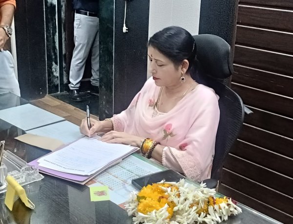 डॉ किरण वाडिवा ने सीएमएचओ का पदभार ग्रहण किया