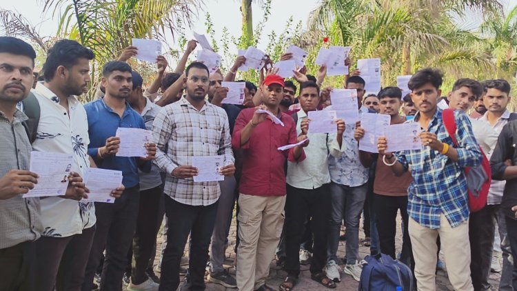 रतलाम में जेलप्रहरी-वनरक्षक परीक्षा रद्द  होने से परीक्षार्थी नाराज,  सर्वर की तकनीकी  खराबी के कारण एग्जाम निरस्त