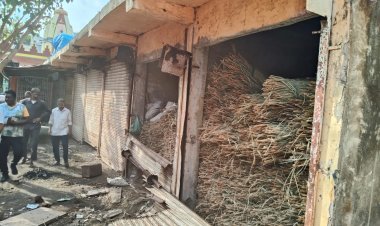 मौमिनपुरा क्षेत्र में निगम स्वामित्व की दुकानों से अवैध अतिक्रमण को हटाया