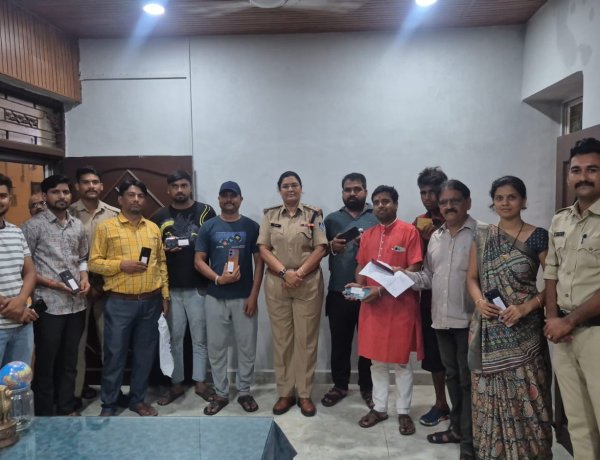 CEIR पोर्टल की मदद से गुम हुए 15 मोबाइल मिले, औद्योगिक क्षेत्र पुलिस ने असली मालिकों को लौटाए