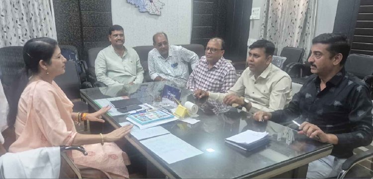 मुख्य चिकित्सा व स्वास्थ्य अधिकारी से रेडक्रास सोसाइटी संचालक मंडल ने की सौजन्य भेंट -स्वास्थ्य सेवाओं के विस्तार व जनहितकारी योजनाओं में सहभागिता पर चर्चा