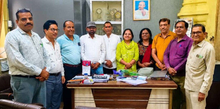 नवागत जिला शिक्षा अधिकारी का शिक्षक सांस्कृतिक मंच ने किया स्वागत सम्मान, बच्चों और शिक्षकों के लिए सार्थक हैं मंच की गतिविधियां