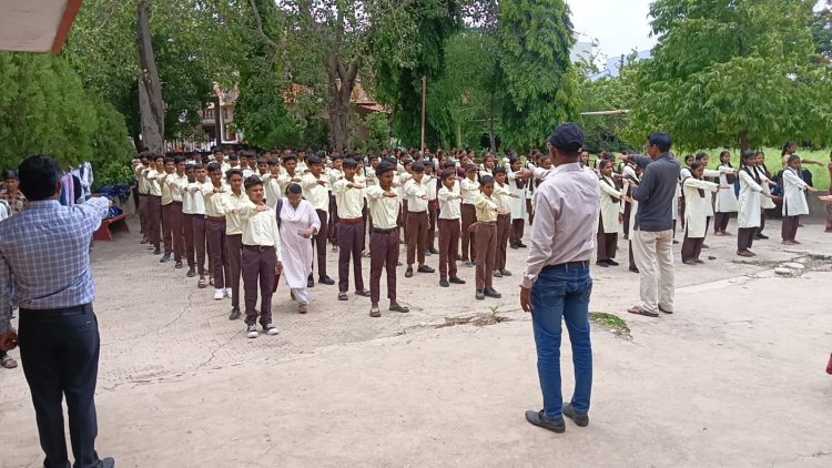 शिवपुर स्कूल में गूंजा नशामुक्ति का संदेश, रैली और मानव श्रृंखला बनाकर किया लोगो को जागरूक