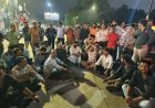 कॉलेज रोड पर ठेला हटाने की कार्रवाई बनी बवाल, फल विक्रेता ने निगमकर्मियों पर लगाए ठेला पलटने और रुपए मांगने के आरोप  सब-हेडिंग:  सड़क पर लेटकर किया विरोध, कांग्रेस नेताओं ने संभाला मोर्चा; घंटों जाम के बाद पुलिस ने यातायात कराया डायवर्ट