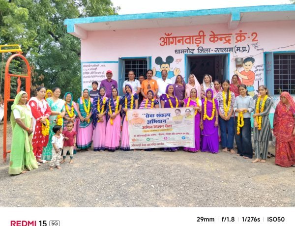 सेवा संकल्प अभियान के तहत आंगन मिलन सेवा कार्यक्रम में बच्चों का स्वास्थ्य परीक्षण, कार्यकर्ताओं का सम्मान