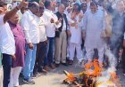रतलाम में कांग्रेसियों ने निकाली चुनाव आयुक्त ज्ञानेश कुमार की अर्थी, पुतला दहन कर जताया विरोध, महू रोड फव्वारा चौक से कोर्ट चौराहे तक अर्थी निकाल, ‘वोट चोर गद्दी छोड़’ के नारे लगाए 