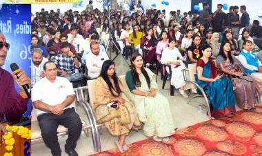 रॉयल कालेज में फूलों और गीतों से हुआ फार्मेसी के नवप्रवेशित विद्यार्थियों का स्वागत - चेयरमैन प्रमोद गुगालिया ने दिए सफलता के तीन मूलमंत्र, कर्नाटक-गोवा शैक्षणिक भ्रमण की घोषणा