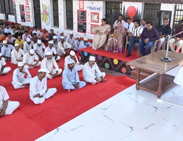 सर्किल जेल रतलाम में बंदियों को दिलाया नशामुक्ति का संकल्प नशा मुक्ति दिवस के तहत 500 बंदियों की मौजूदगी में हुआ आयोजन