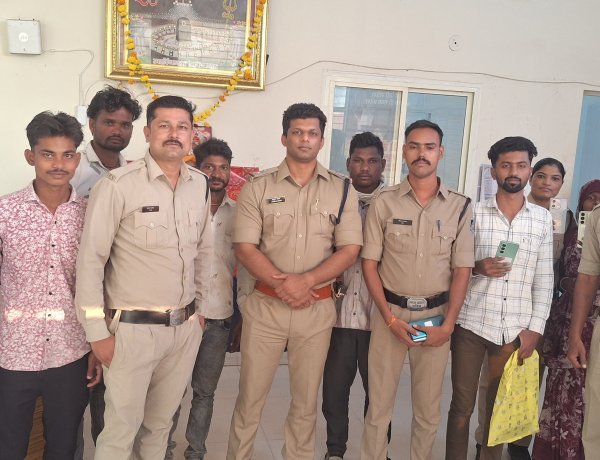 दीनदयाल नगर पुलिस ने  4.25 लाख के 17 गुम मोबाइल बरामद कर मालिकों को लौटाए, मोबाइल वापस पाकर खिले आवेदकों के चेहरे