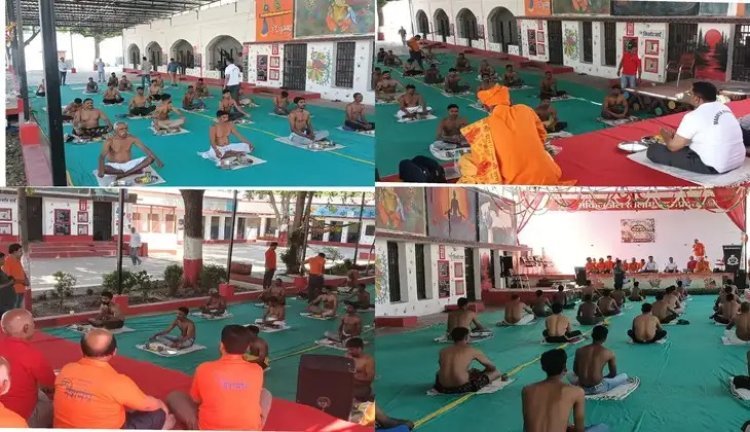जिला जेल में बंदियों ने विधि-विधान से किया तर्पण -घर से दूर बंदियों ने जेल परिसर में ही किया श्राद्ध कर्म, जेल प्रशासन ने कराई विशेष व्यवस्था