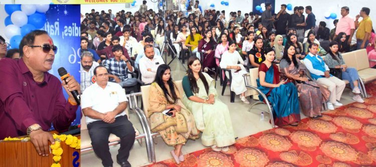 रॉयल कालेज में फूलों और गीतों से हुआ फार्मेसी के नवप्रवेशित विद्यार्थियों का स्वागत - चेयरमैन प्रमोद गुगालिया ने दिए सफलता के तीन मूलमंत्र, कर्नाटक-गोवा शैक्षणिक भ्रमण की घोषणा